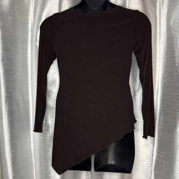 Chico’s Travelers Lauder NWT Women’s 0 US S Fudge Brown Stretch Asymmetrical Top - Picture 4 of 7
